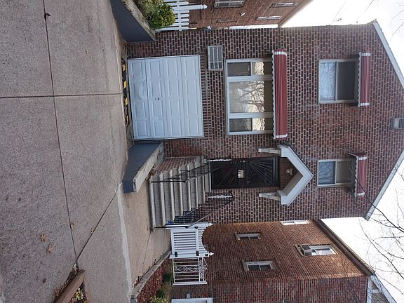 4th image of 4217 Ely Ave