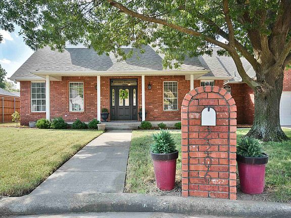 2nd image of 2206 Meadow Lark Dr
