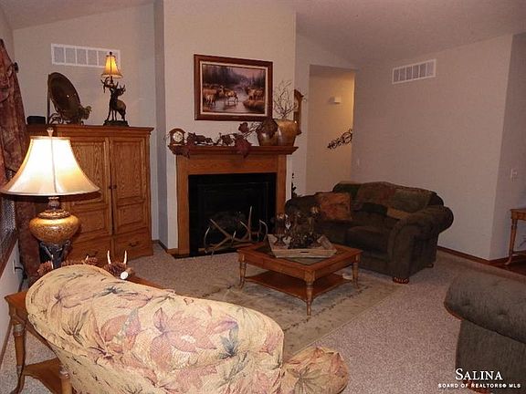 3rd image of 2154 Falconview Dr