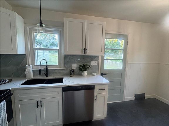3rd image of 1000 W 27th St S