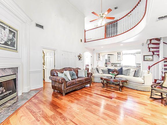 2nd image of 222 Tiger Tail Rd