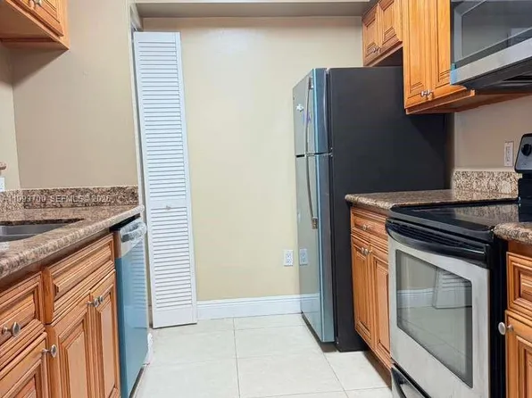 12124 Saint Andrews Pl, Hollywood, FL