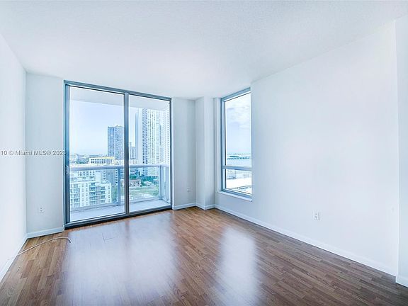 3rd image of 333 NE 24th St APT 908