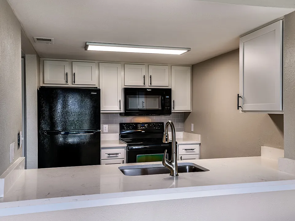 Heron Lake apartments community photo