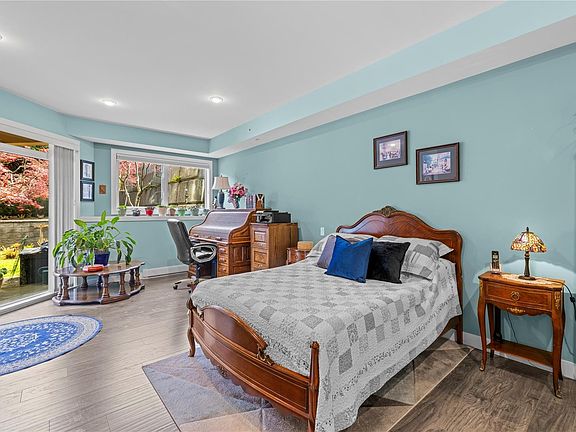 5th image of 439 College Rd #100