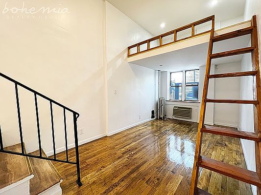 2nd image of 2228 Amsterdam Ave #1A1