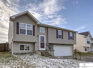 9117 Weber St, Omaha, NE 68122