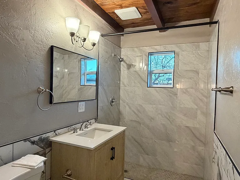 2758 N Montezuma Ave — Photo 8