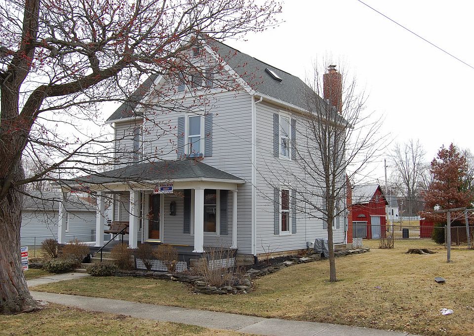 1st image of 261 W 9th St
