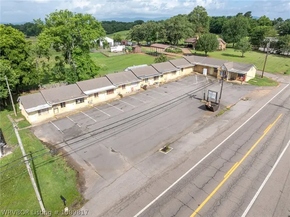 910 N Main St, Waldron, AR 72958