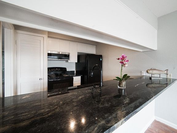 5th image of 210 N Wilshire Dr #B