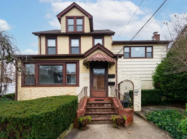 23 Park Ave, Oyster Bay, NY 11771