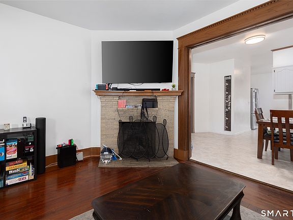 5th image of 181 Maple Street