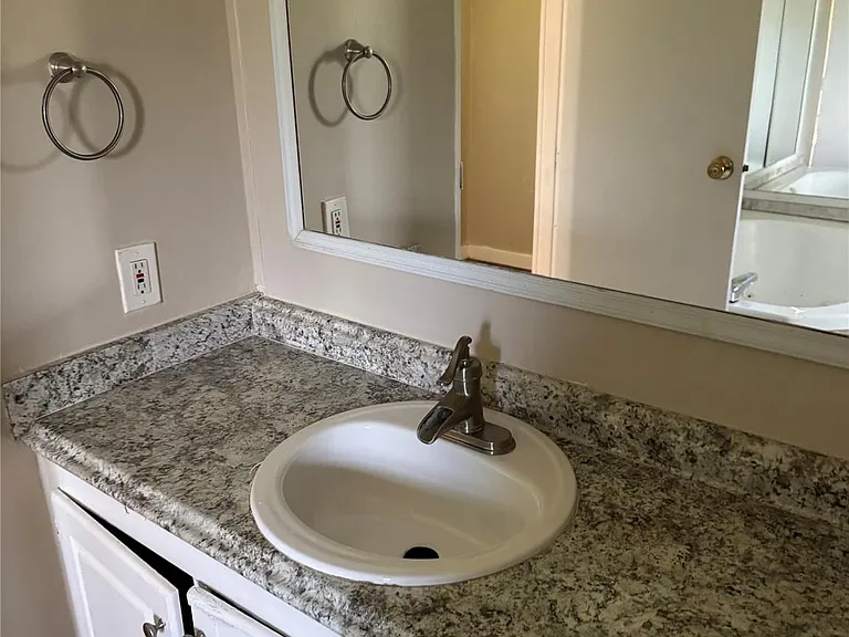 307 Ella Ln — Photo 9