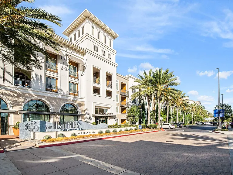 The Residences at Bella Terra — Photo 5