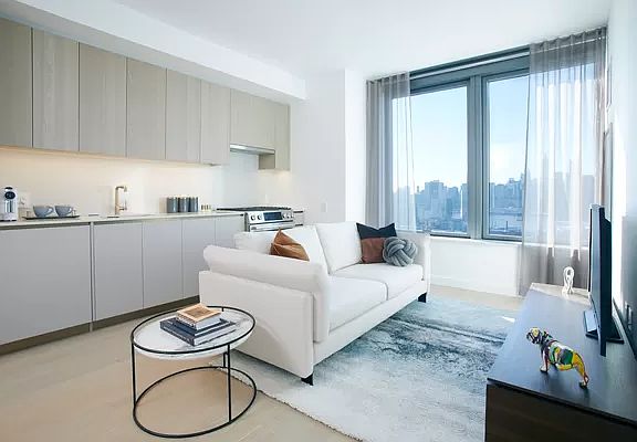5th image of 3 Court Sq APT 1612