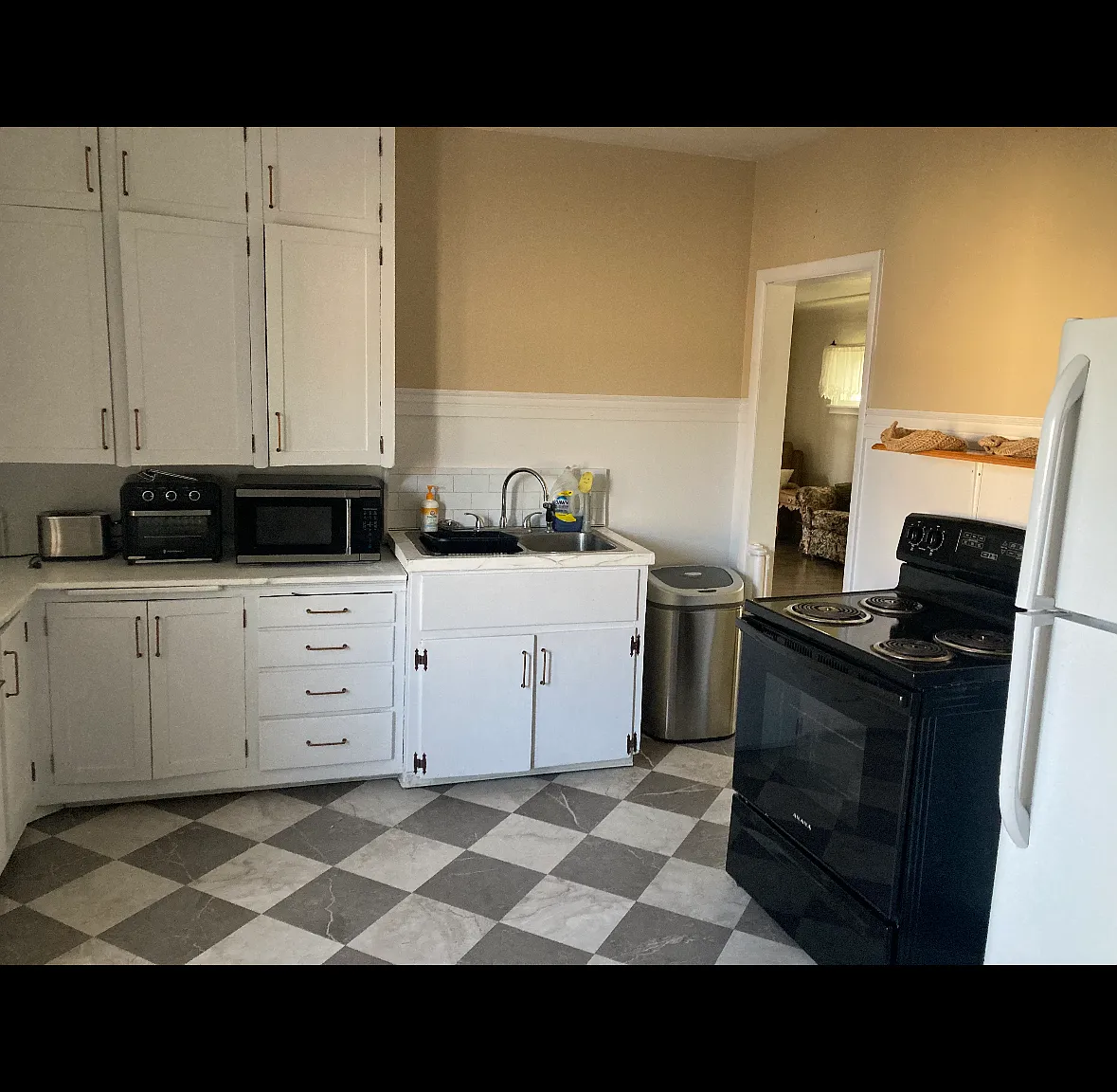 3 bed, 984 sqft, $2,000 — Photo 2