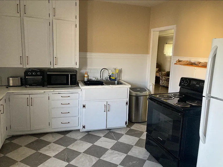 11 Idaho Ave — Photo 2