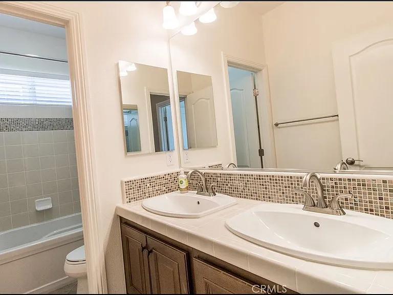 47 Santa Barbara Dr — Photo 29