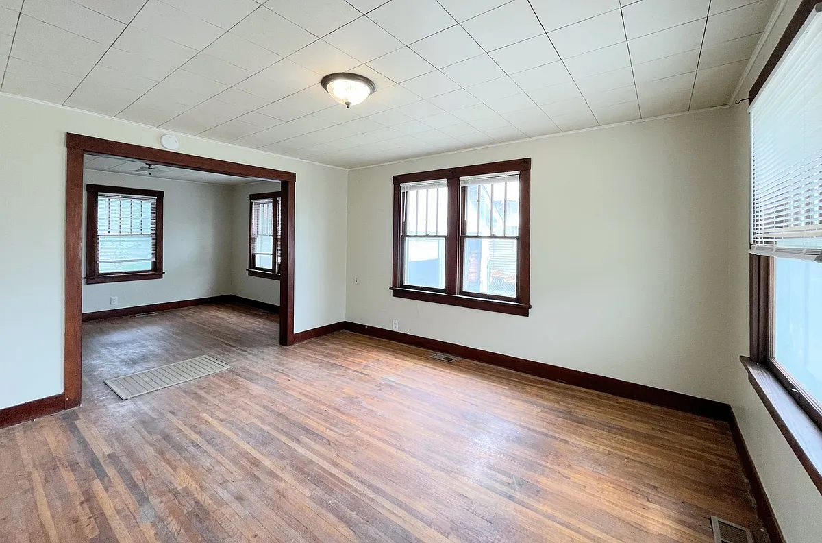 Building Photo - 508 W 10th Ave