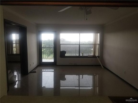 4th image of 2900 Ashley Dr APT 401