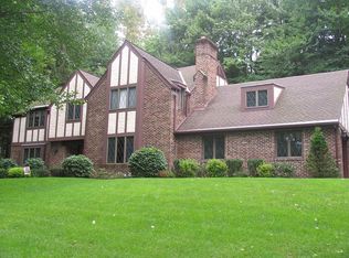 400 Arrowhead Trl, Sinking Spring, PA 19608