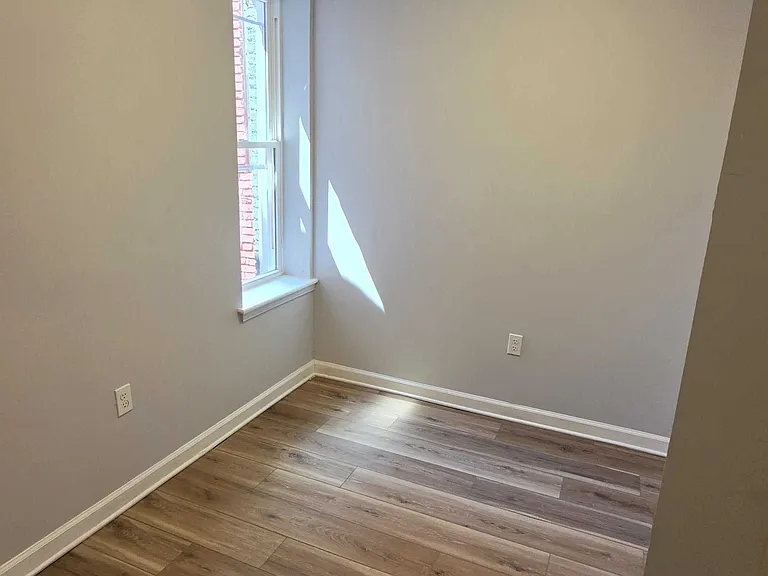 510 N Pulaski St — Photo 5