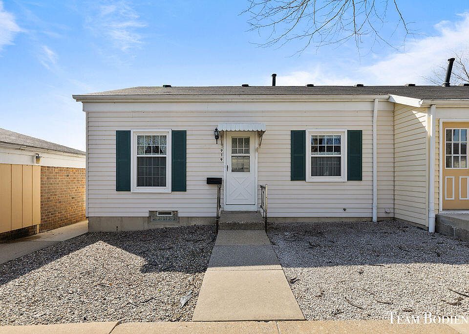 1st image of 919 Village Ln