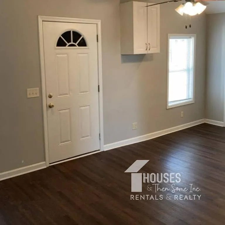 109 Roper Rd — Photo 2