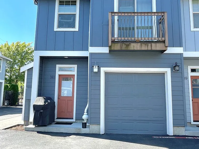 311 NE Bryant St — Photo 21