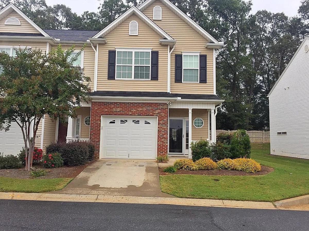 3 bed, 2.5 bath, 1548 sqft, $1,695 — Photo 2
