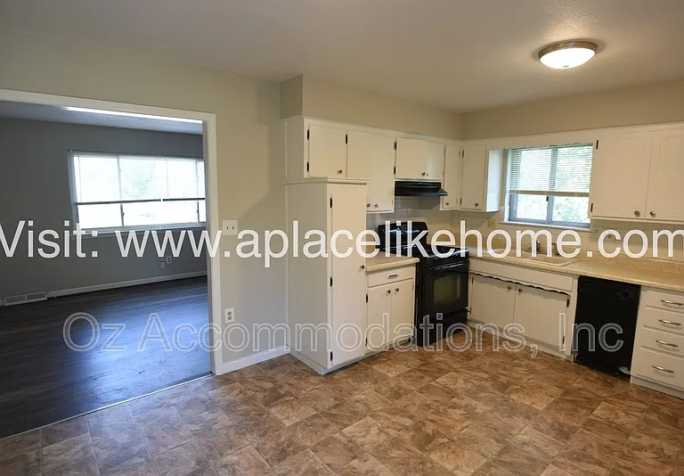 5521 Perry Ln — Photo 14