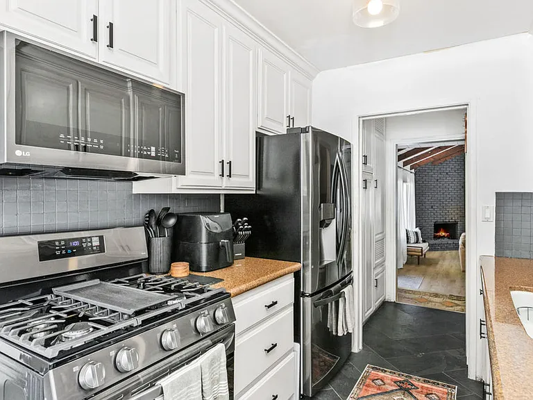 1803 Midvale Dr — Photo 5