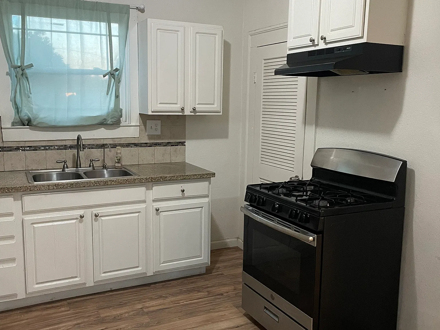 4 bed, 1222 sqft, $2,500 — Photo 1