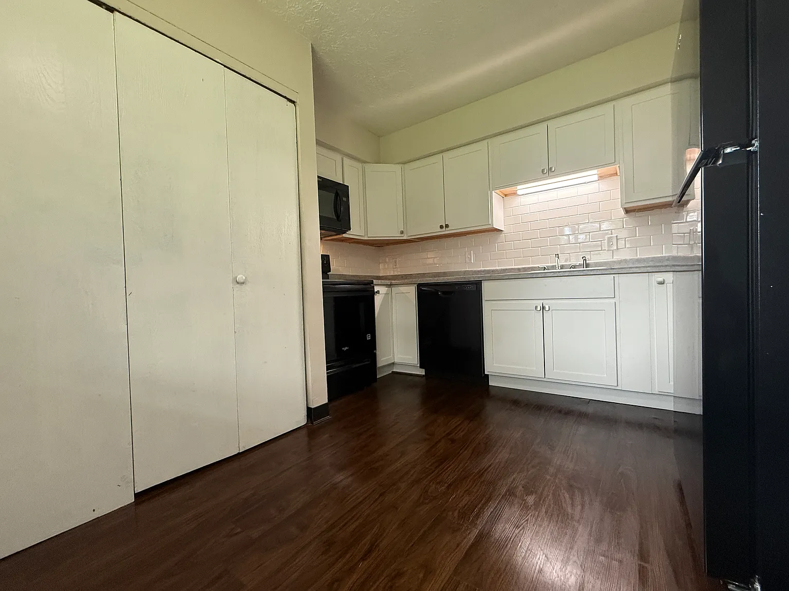2 bed, 900 sqft, $1,350 — Photo 3