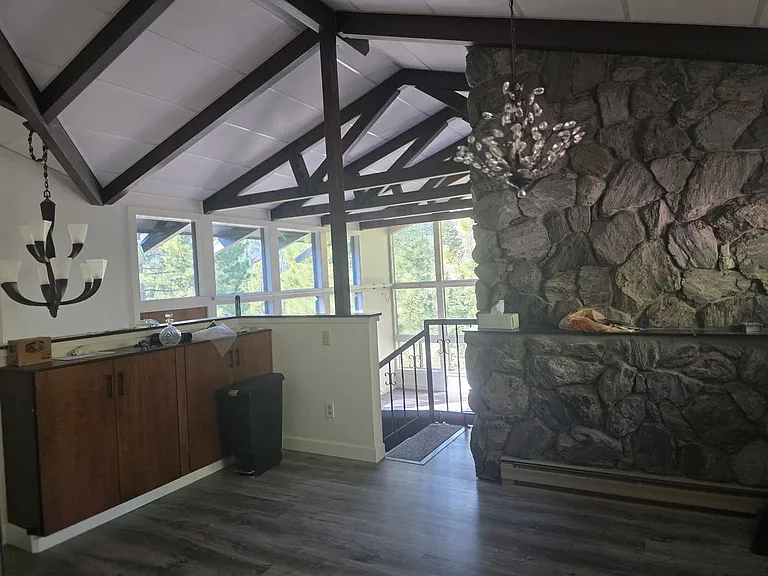 686 Virginia Dr — Photo 6