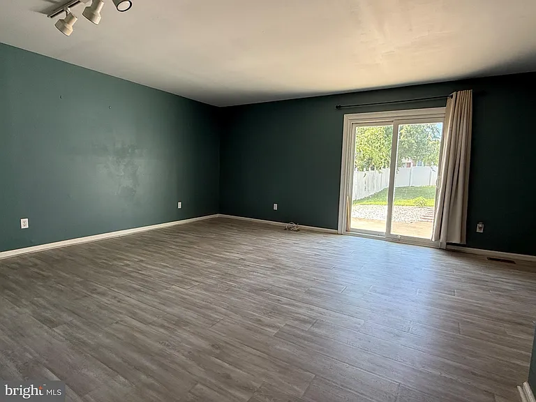 3 Ingrid Ct — Photo 5