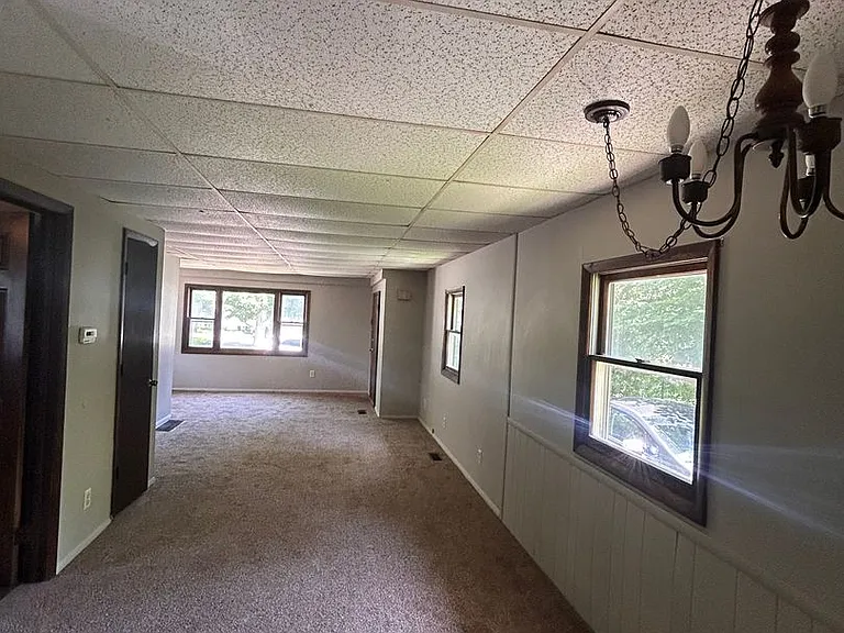 2405 Poinsette Dr — Photo 2