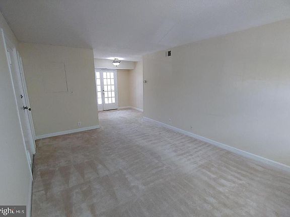 2nd image of 2960 S Columbus St #3258