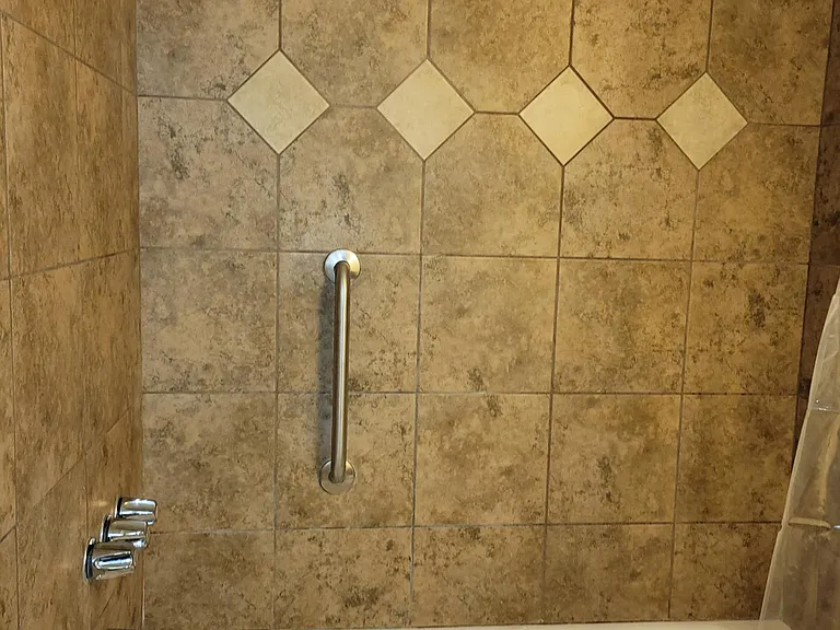 Shower/tub