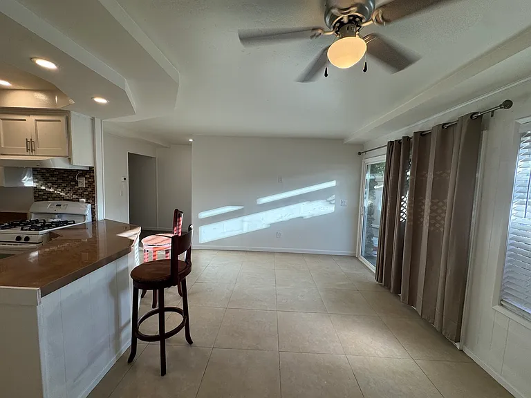 7000 Saranac St #9 — Photo 46