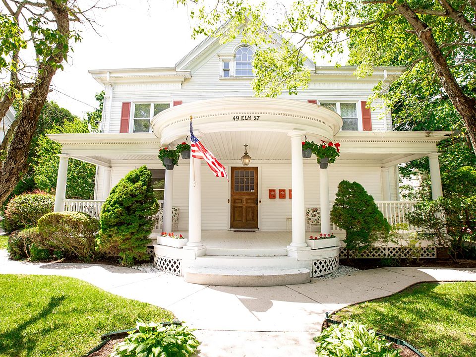49 Elm Street, Westerly RI 02891- 1st Floor Apt for rent