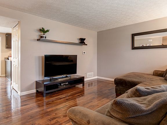 3rd image of 2905 Rushbury Dr