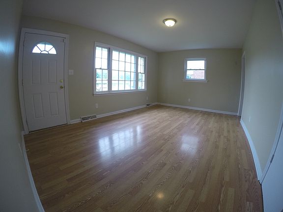 5th image of 4405 Edgelawn Ave NW