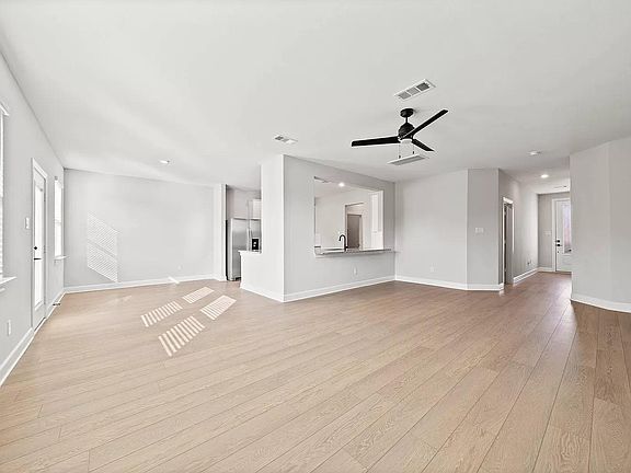 4th image of 1208 Princeton Hts