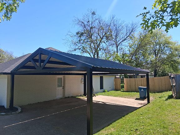 3rd image of 417 E Spring Valley Rd