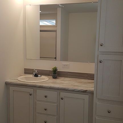 4th image of 5221 Stoneybrook Ln