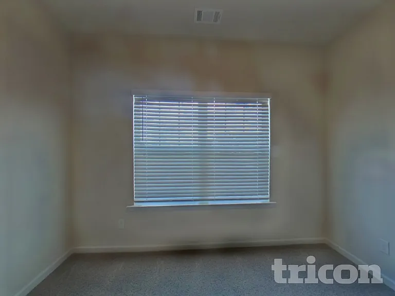 1004 Claas Way — Photo 11