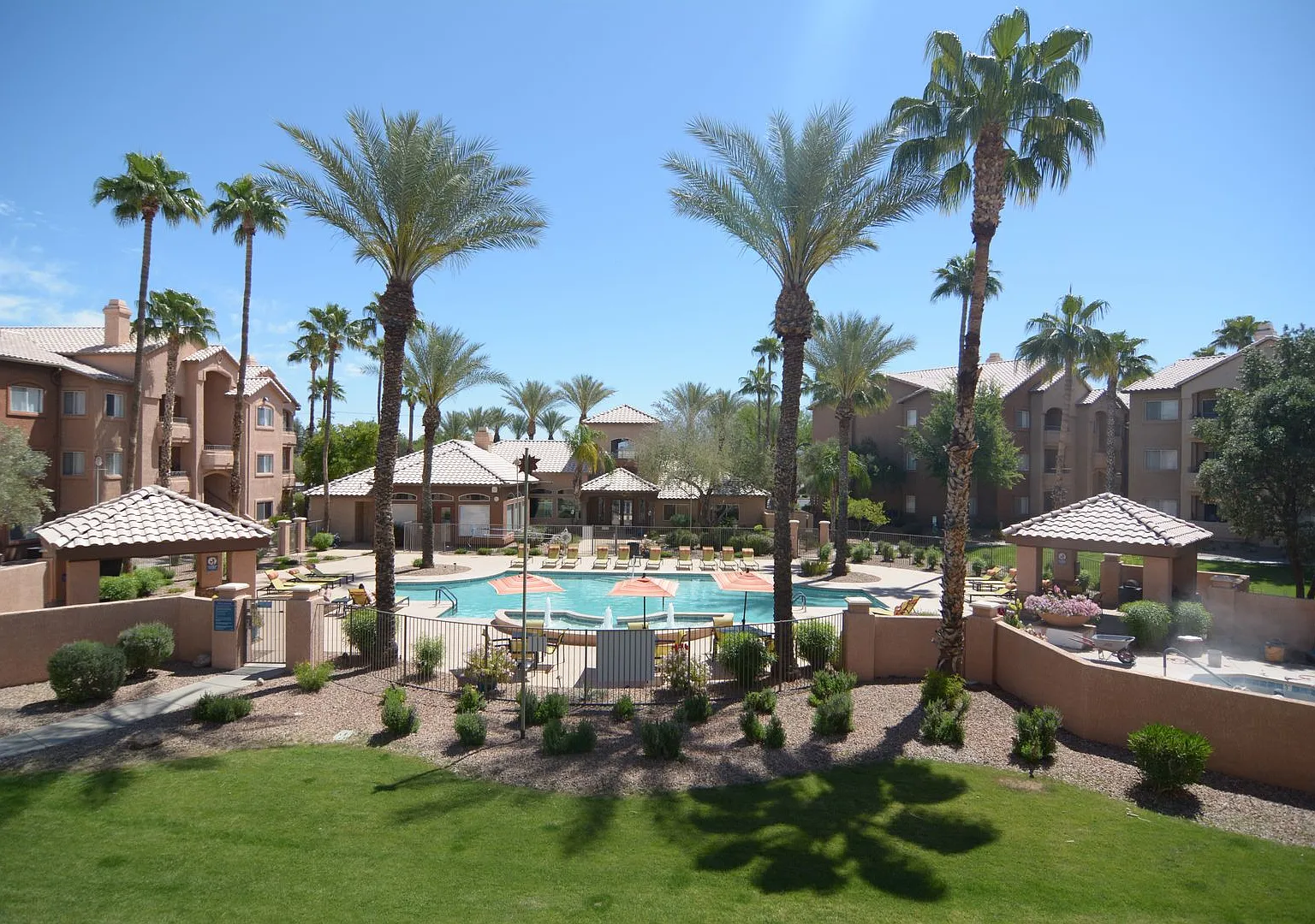 Fully Furnished 2 Bedroom 2 Bath Condo! Central Tucson Location! — Photo 1