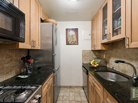 4th image of 210 E 15th St APT 3H